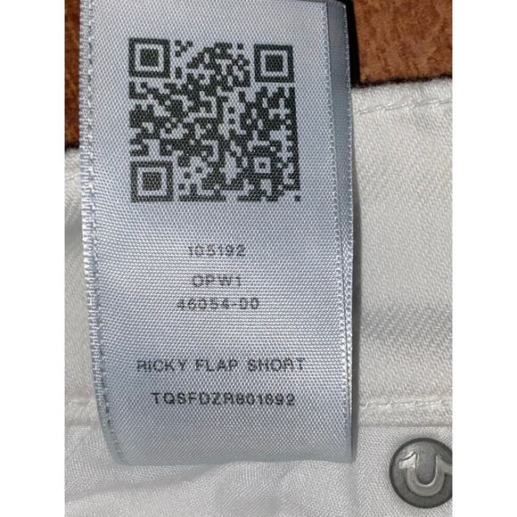 True Religion Ricky frayed flap Shorts White w/horseshoe detail on pockets Sz 33 - Picture 8 of 8